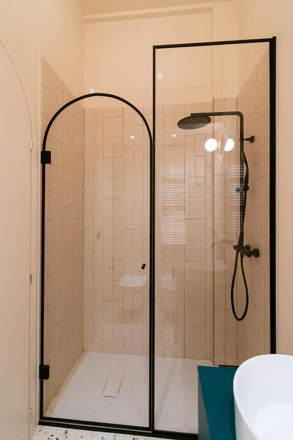 Apartment Youhosty - Borgonuovo 4 Milan Italy
